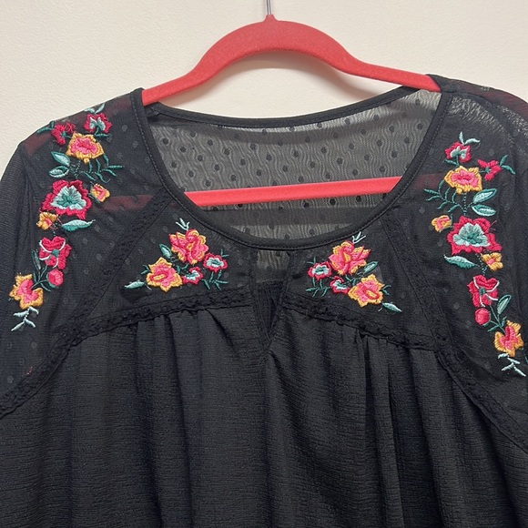 TIME and TRU Black Blouse with multicolored Flower Pattern collar & sleeves. - Picture 2 of 5